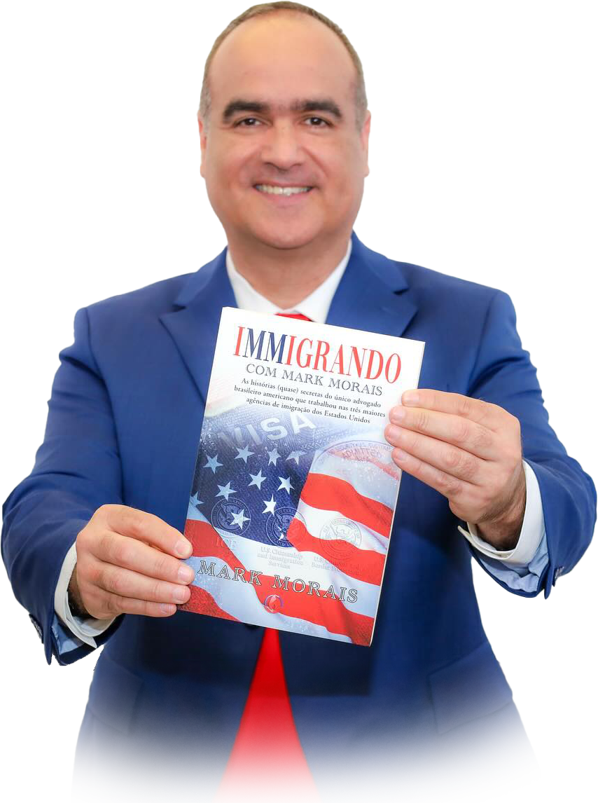 Mark Morais com o livro Imigrando com Mark Morais
